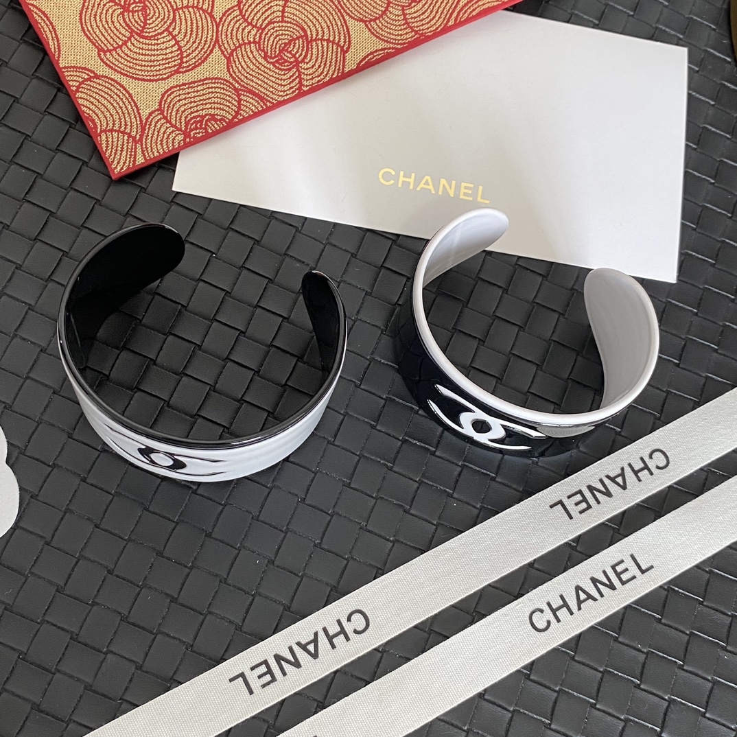 Chanel bracelet 112348