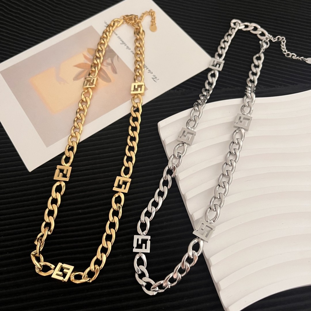 X539  Fendi choker necklace