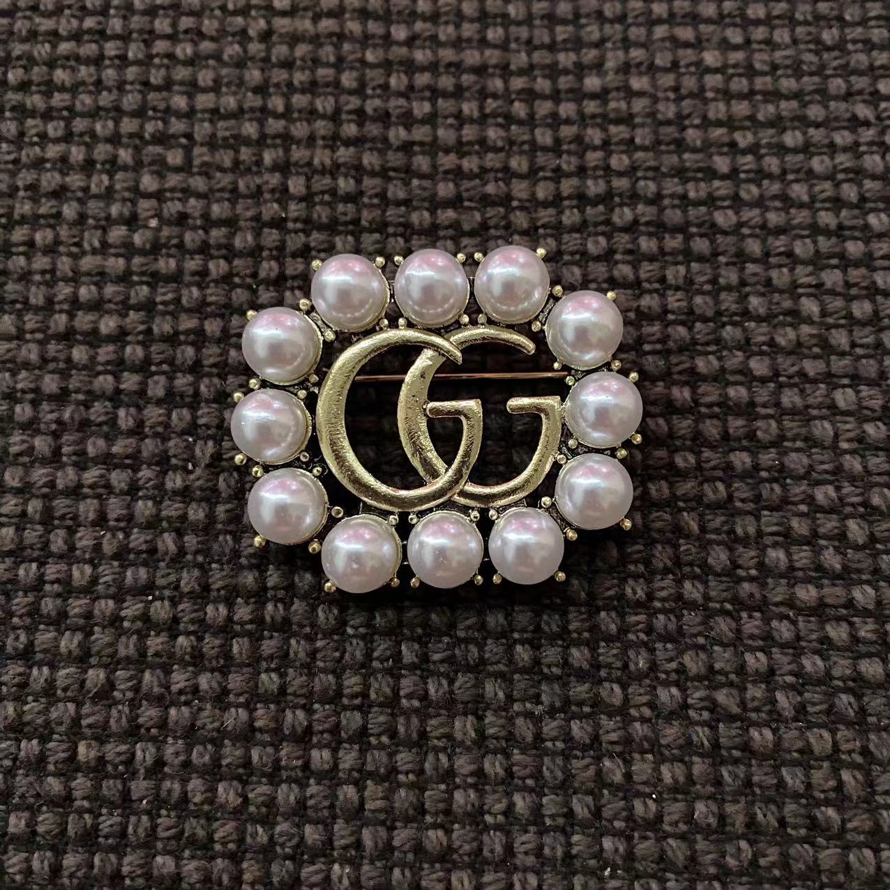 Big sale! New Gucci pearls brooch