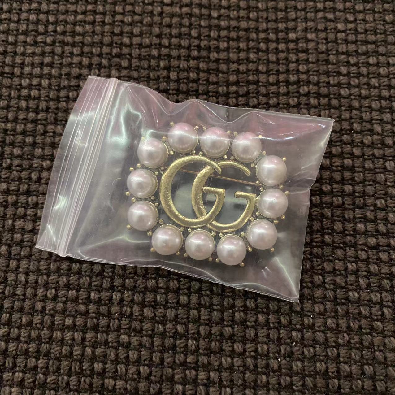 Big sale! New Gucci pearls brooch
