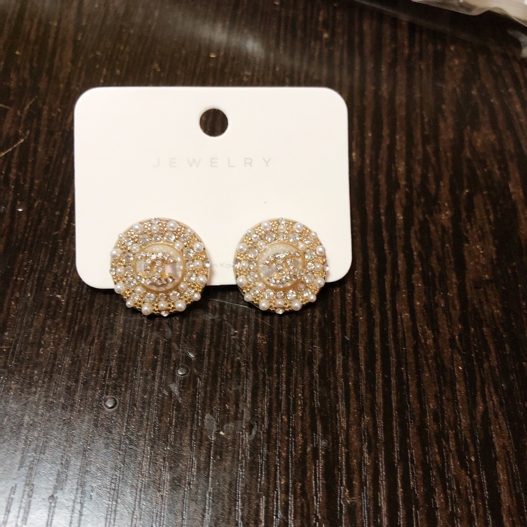 Chanel earrings 112418