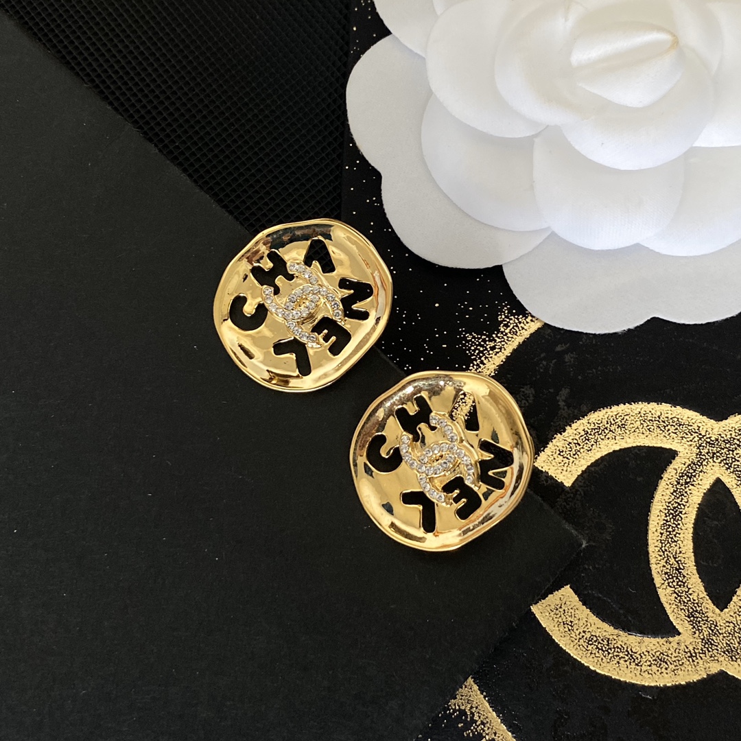 A534  Chanel earrings