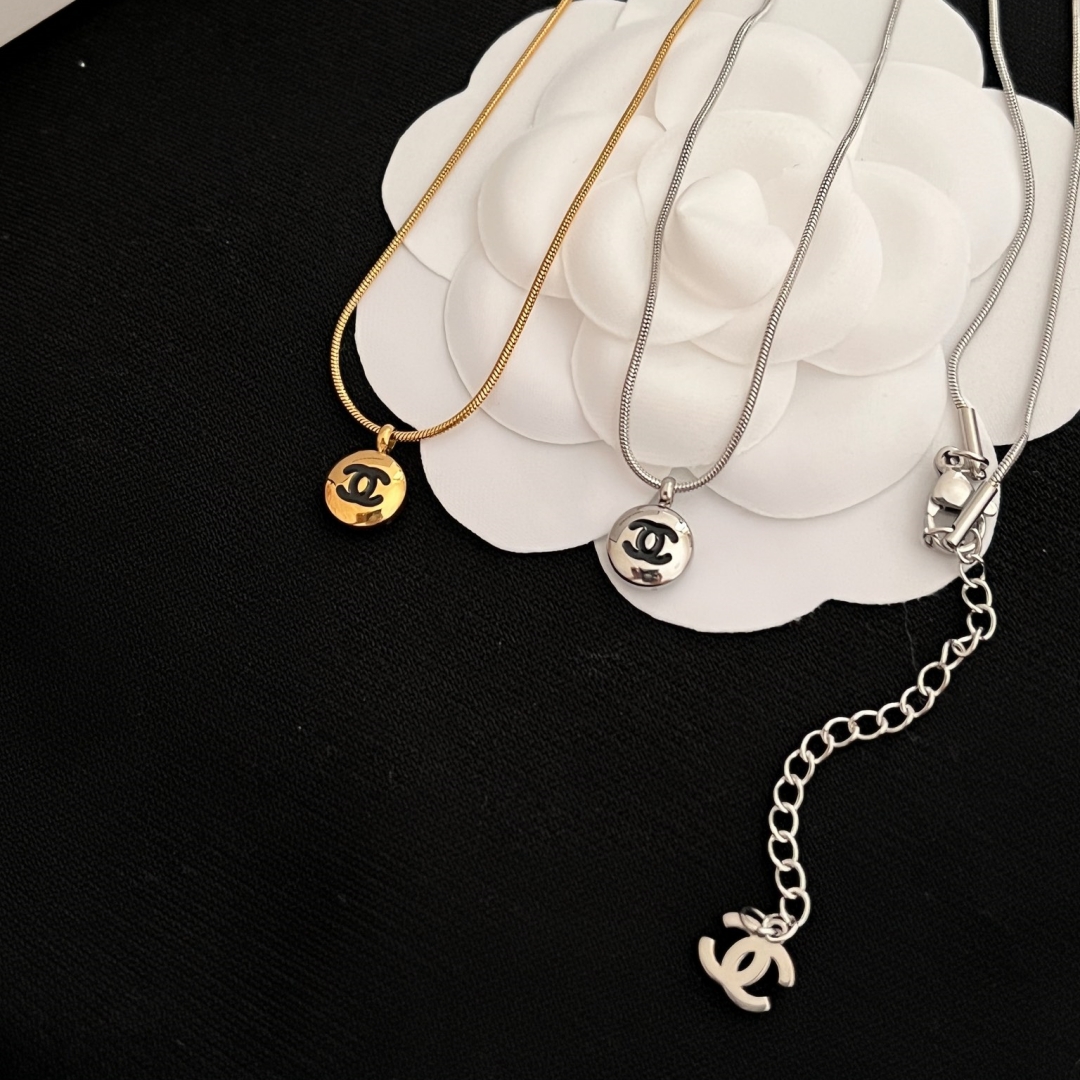 X541 Chanel necklace