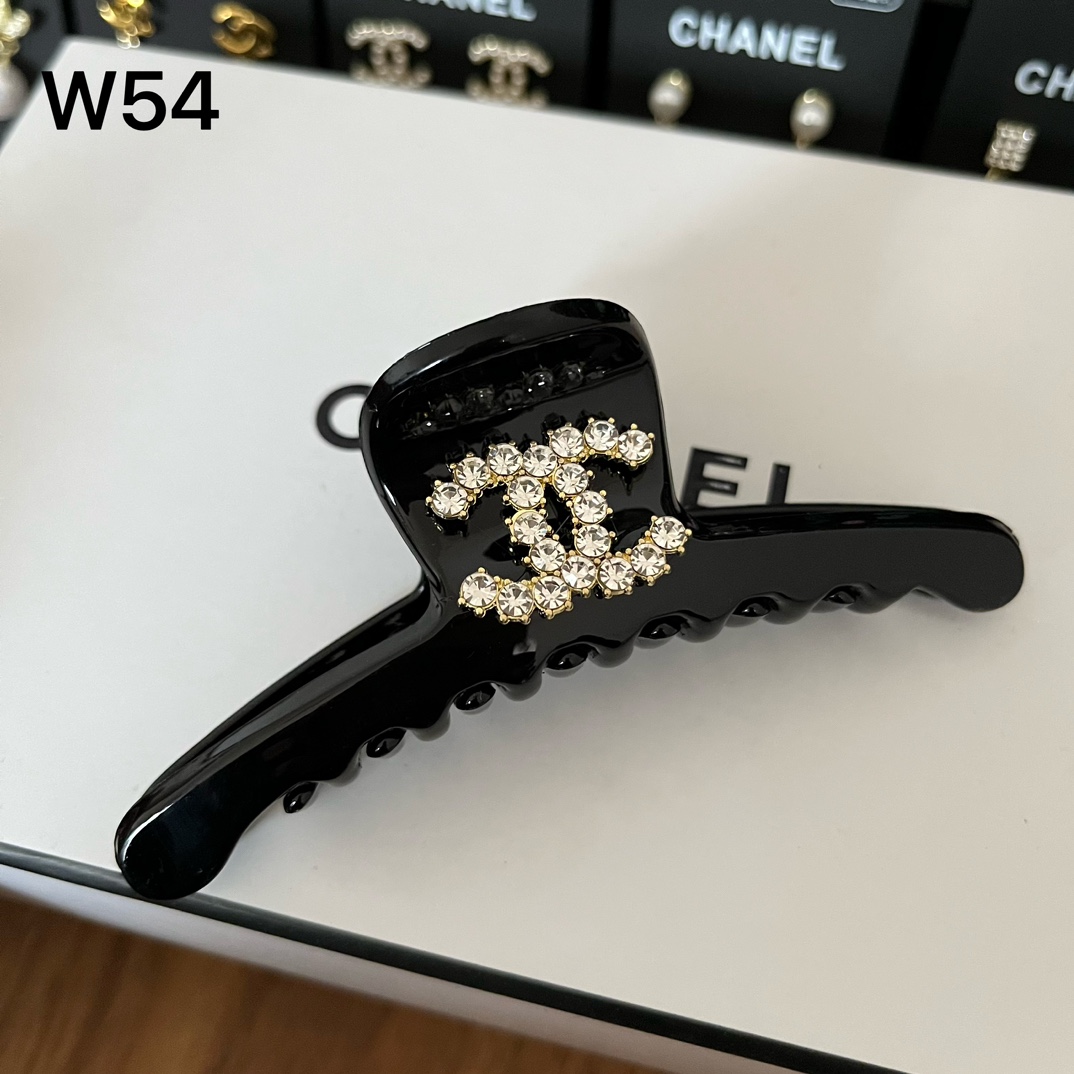 W54 Chanel hairclip