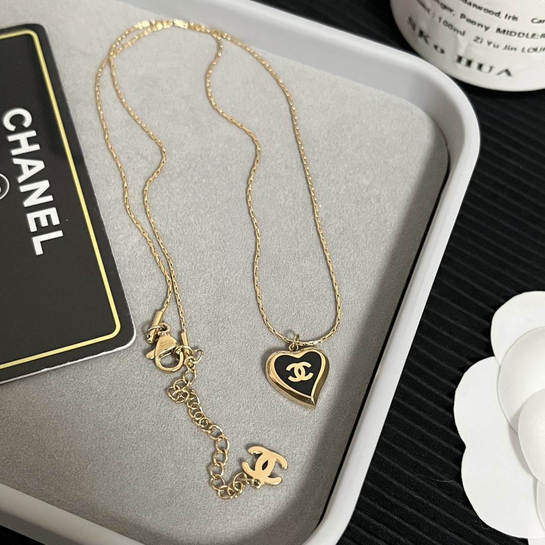 X542 Chanel necklace