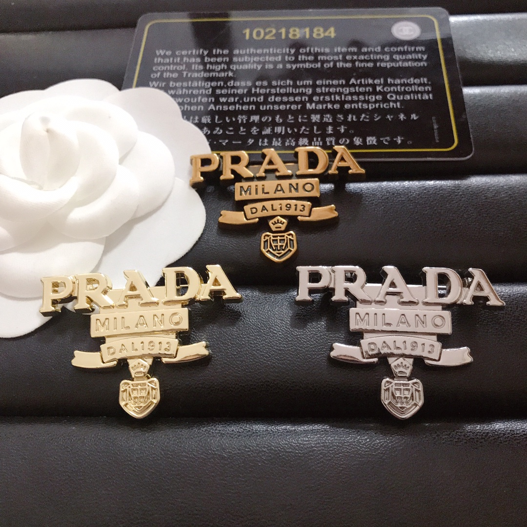 Prada brooch 112526