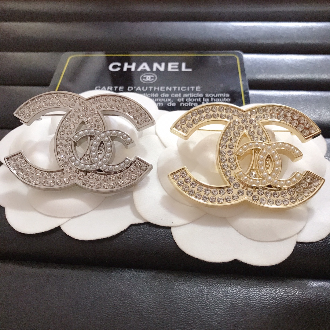 Chanel brooch 112525