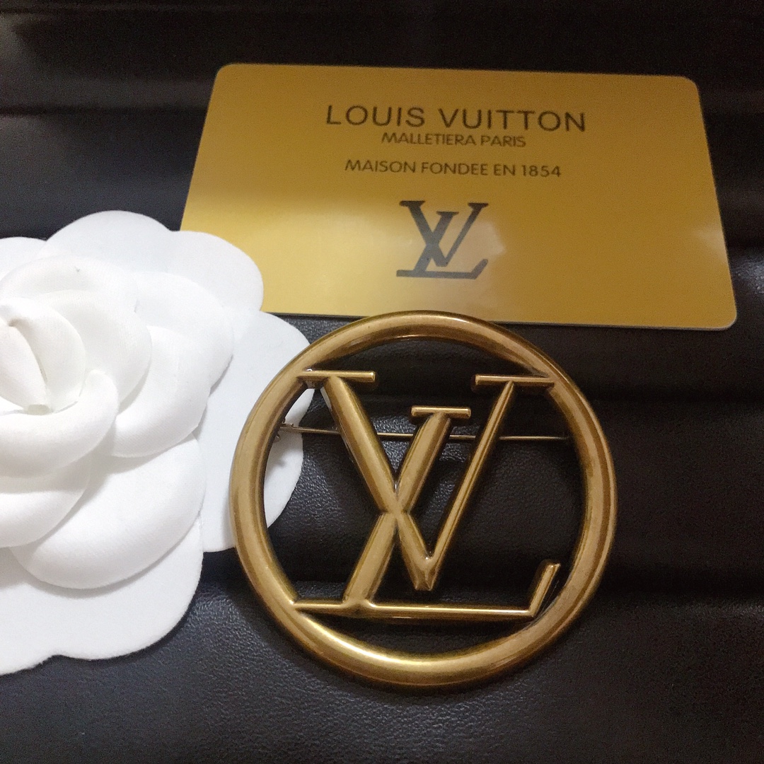 LV Louis vuitton vintage brooch 112522