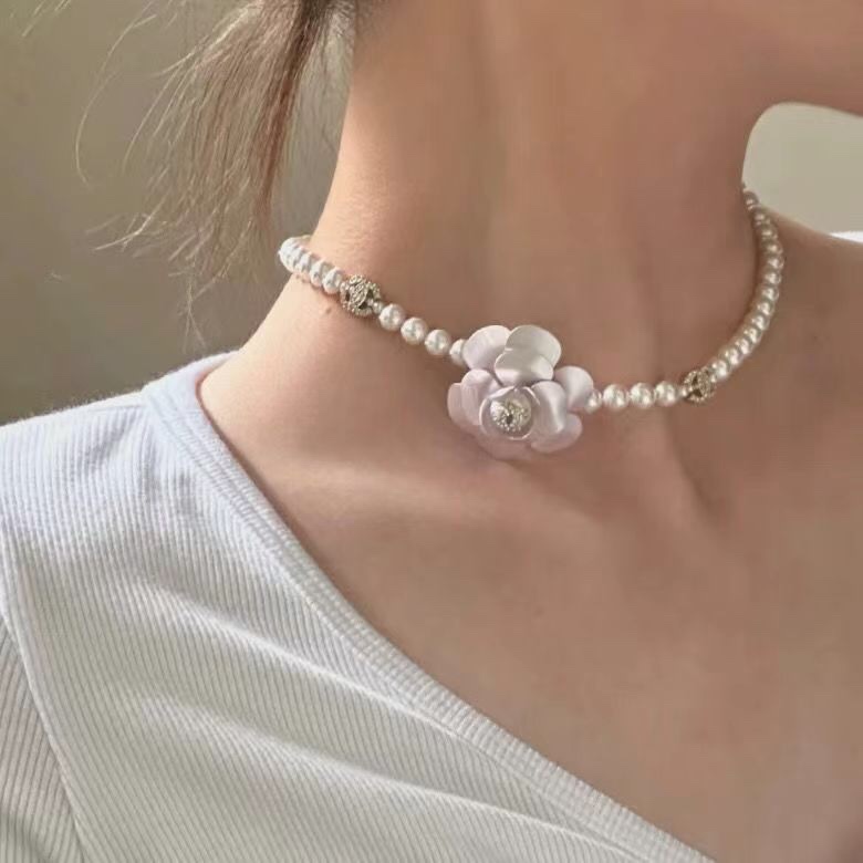 Chanel camellia pearls necklace 112517
