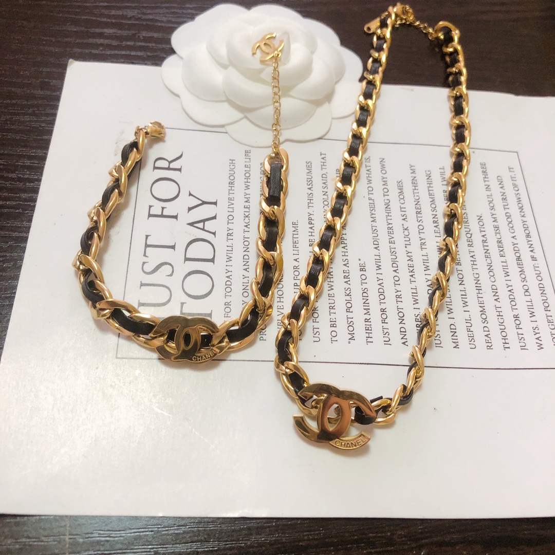Chanel leather necklace/bracelet 112510