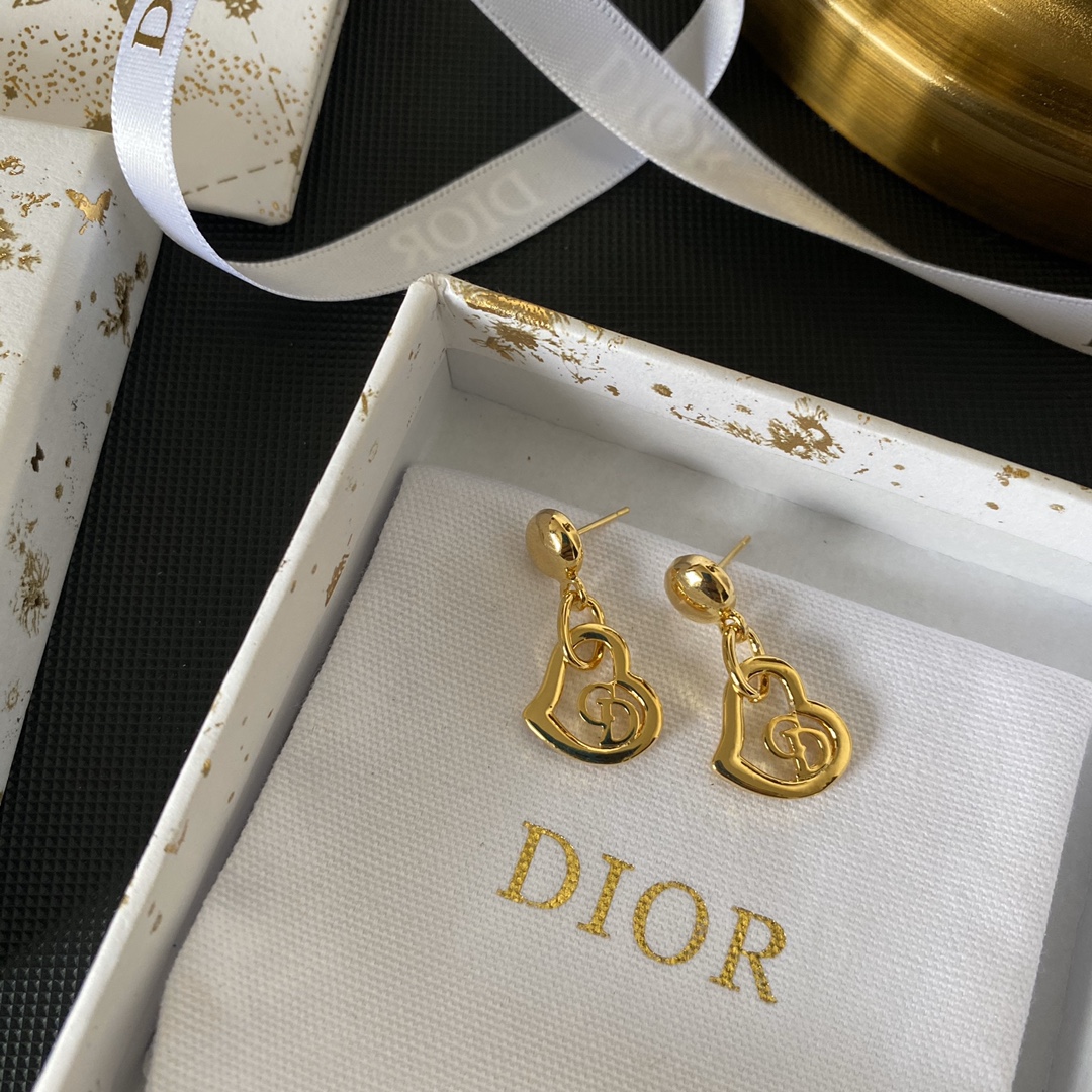 A1068  DIOR earrings