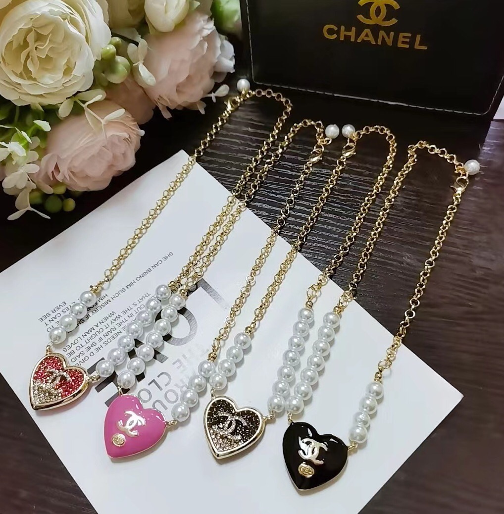 Chanel pink/black heart necklace 112558