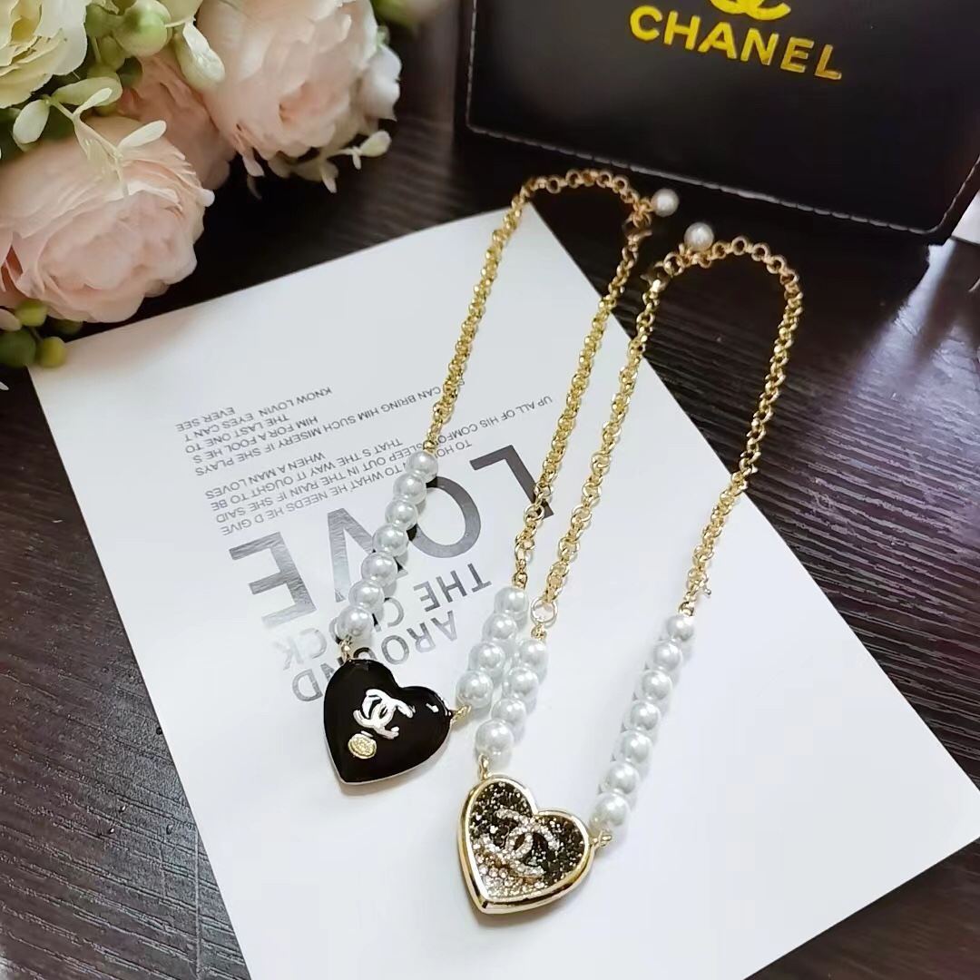 Chanel pink/black heart necklace 112558