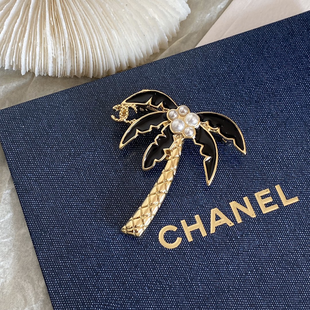 C314 Chanel brooch