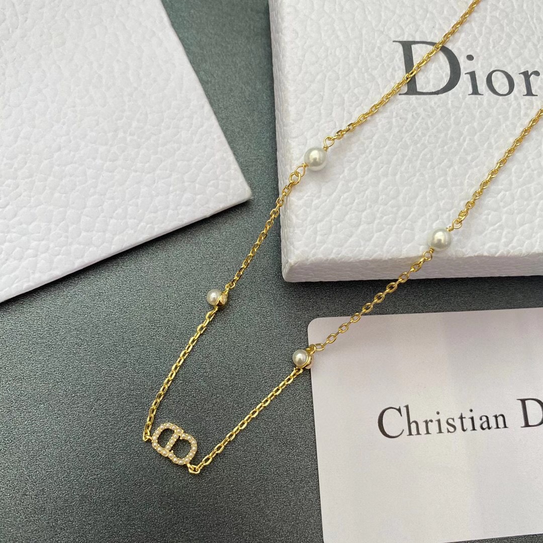 B193 Dior necklace