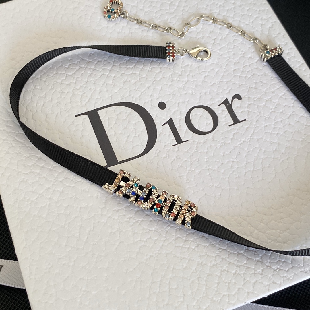 B521 Dior choker necklace