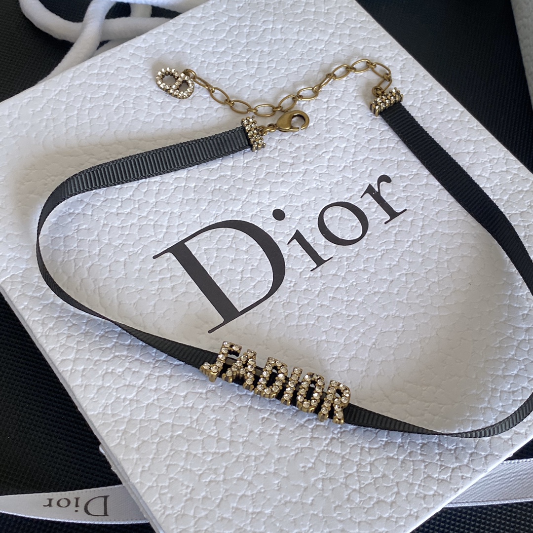 B520  Dior choker necklace