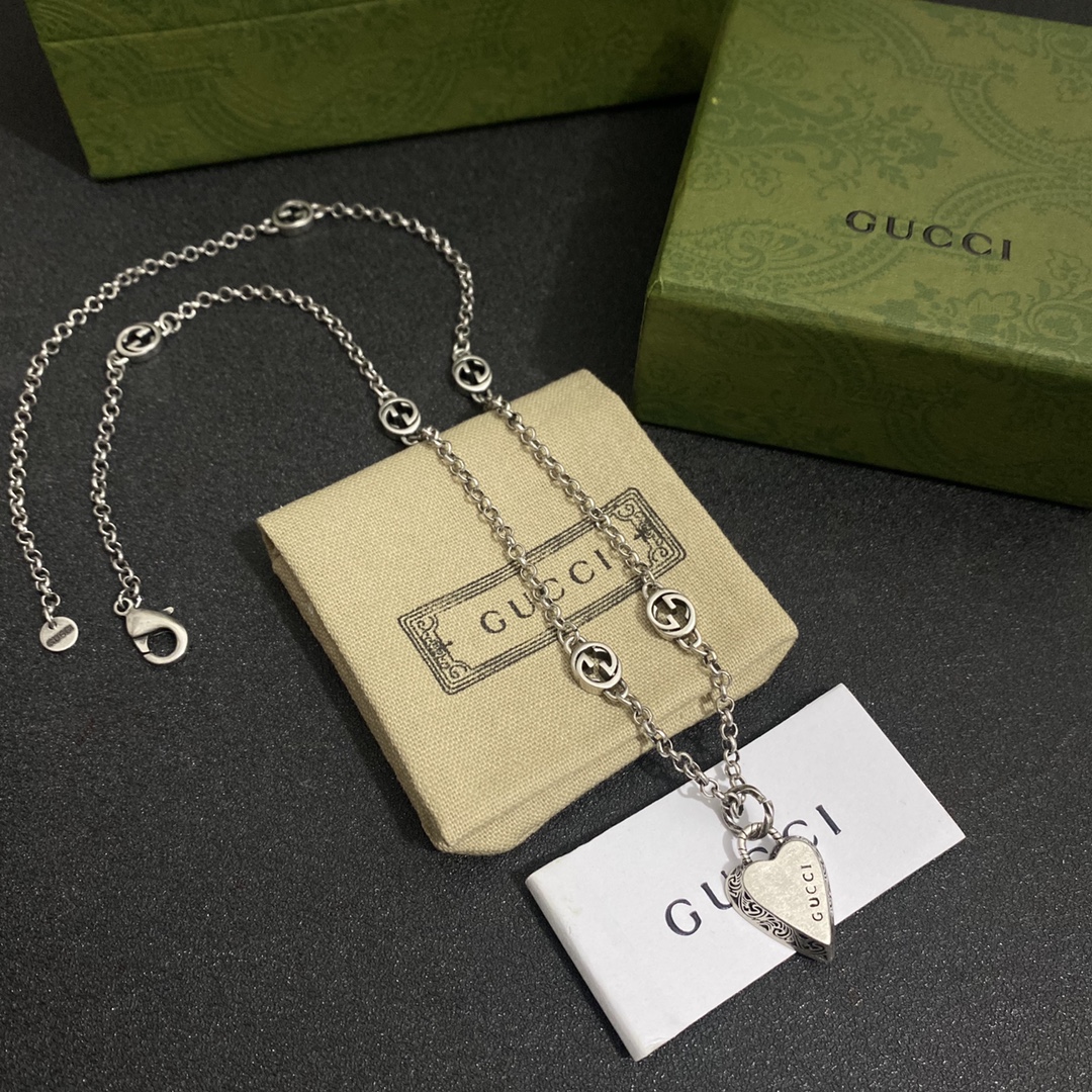 B625 Gucci necklace