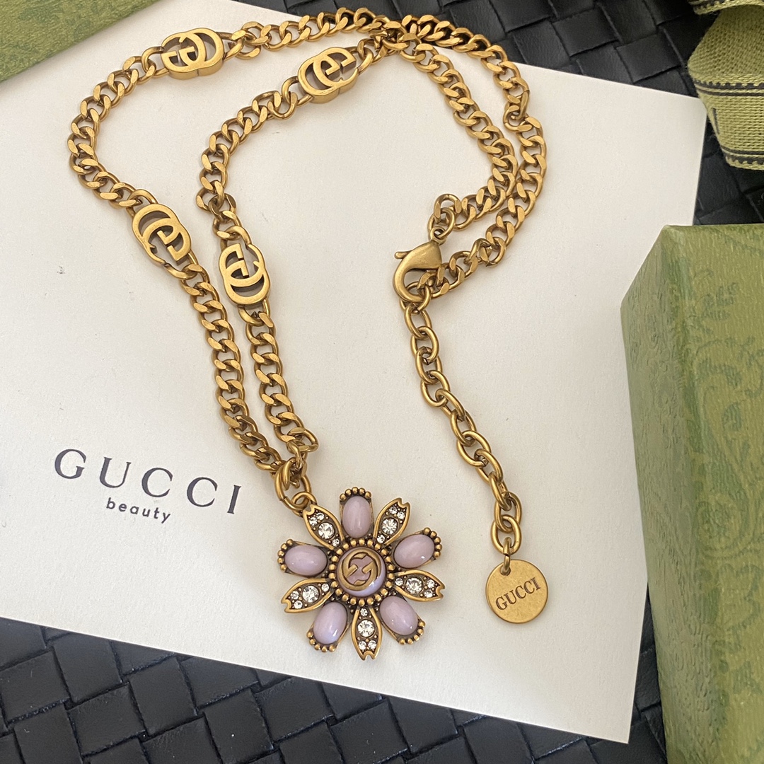 B525  Gucci necklace