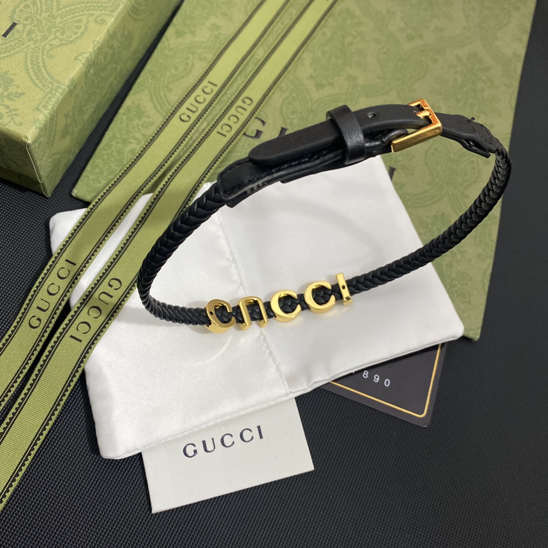 B363  Gucci leather choker necklace