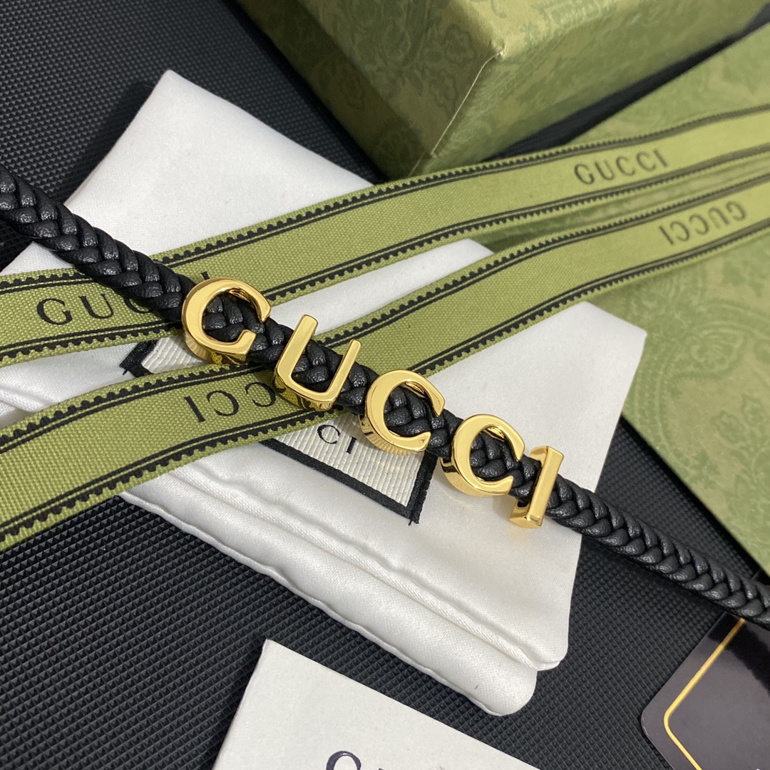 B363  Gucci leather choker necklace