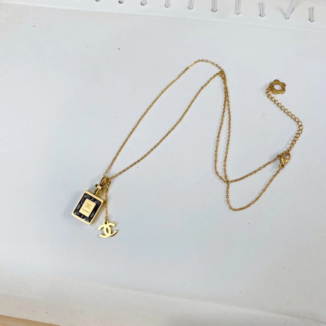 Chanel necklace 112668