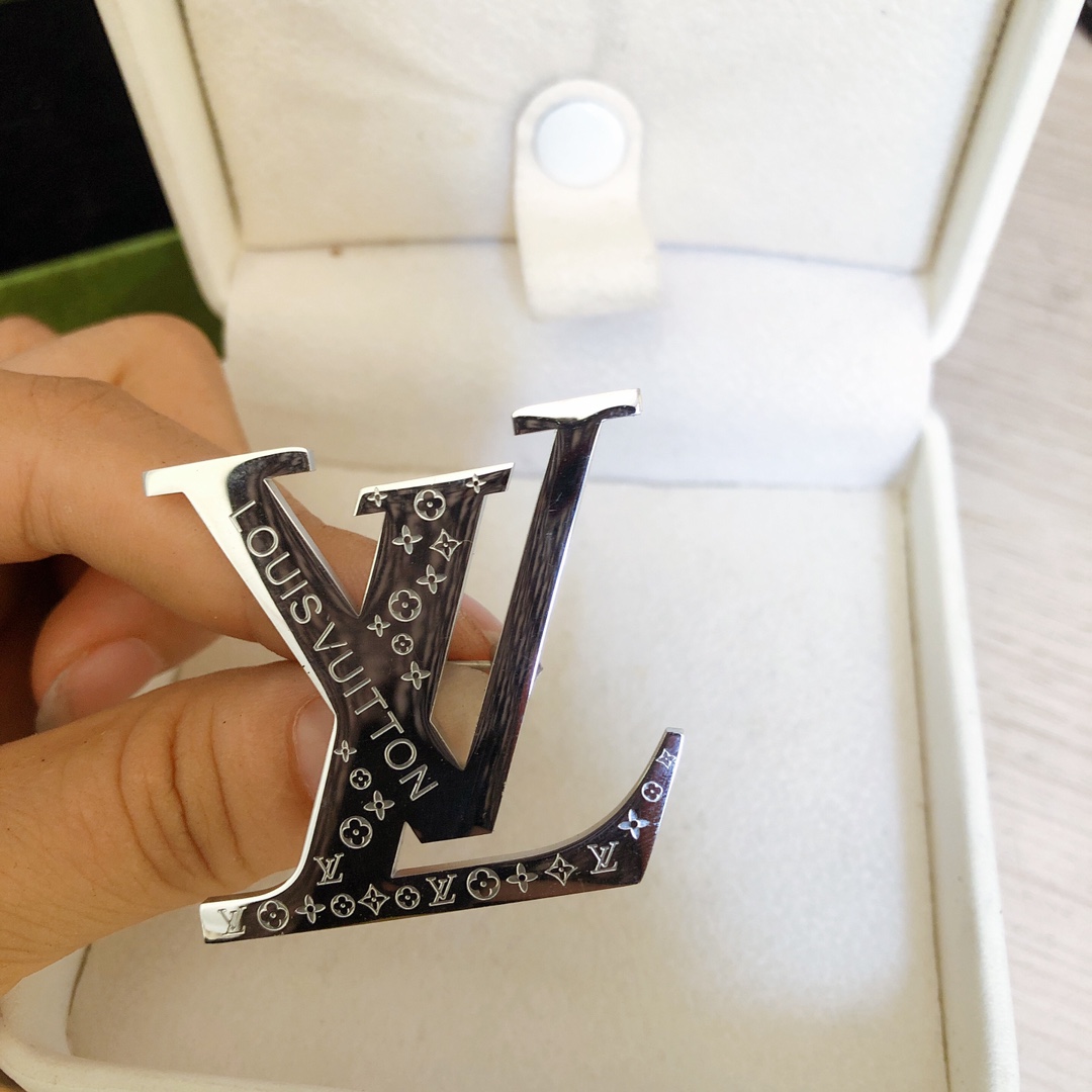 LV Louis vuitton brooch 112648