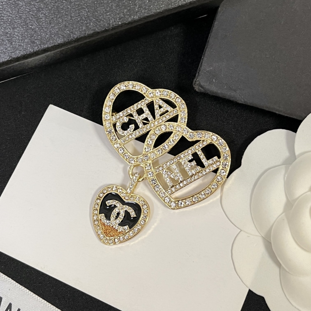 D150 Chanel brooch