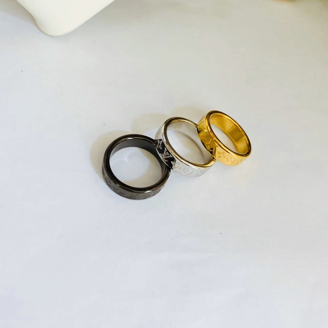 LV Louis vuitton ring 112623