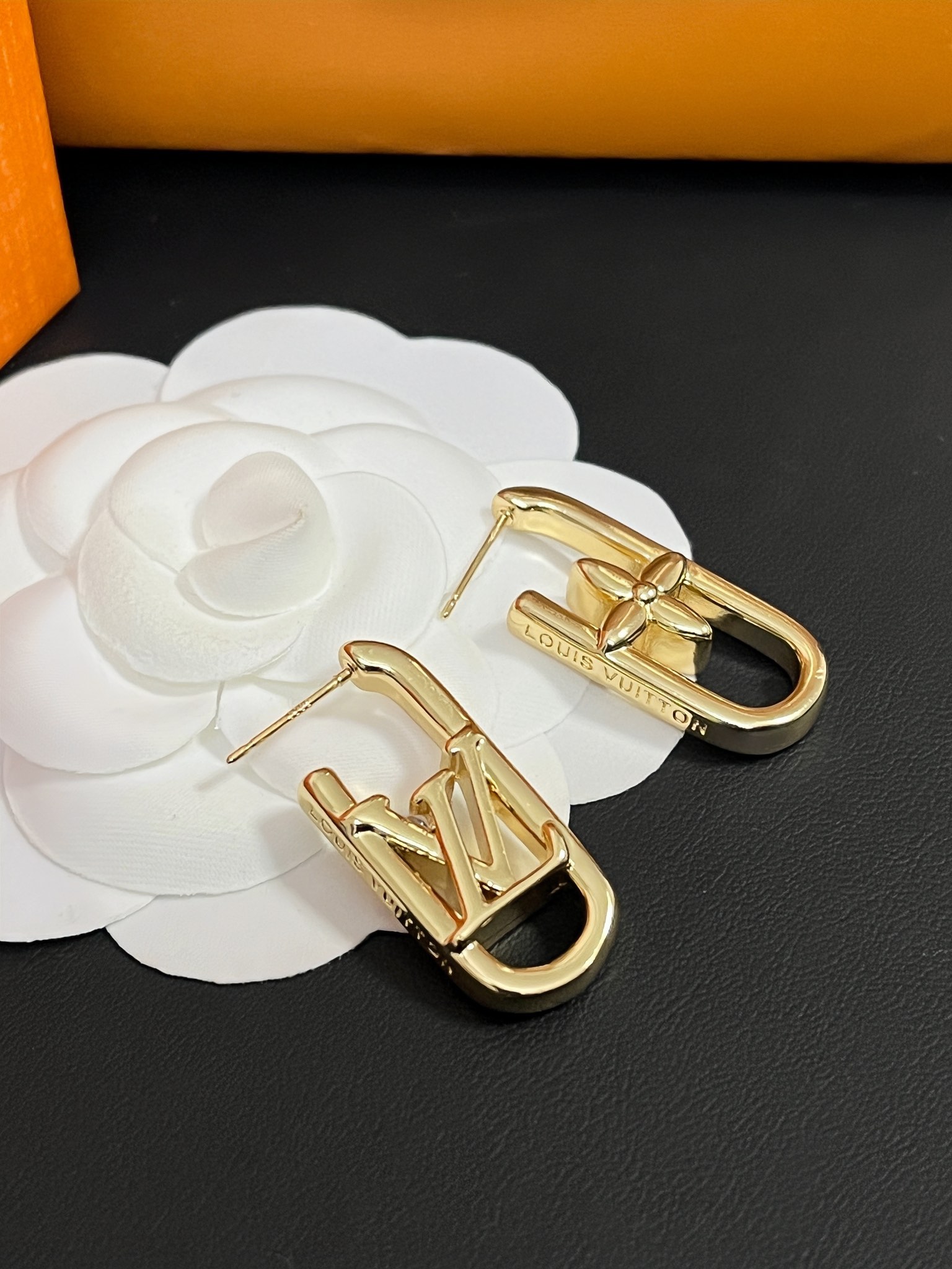 A944 LV Louis vuitton earrings