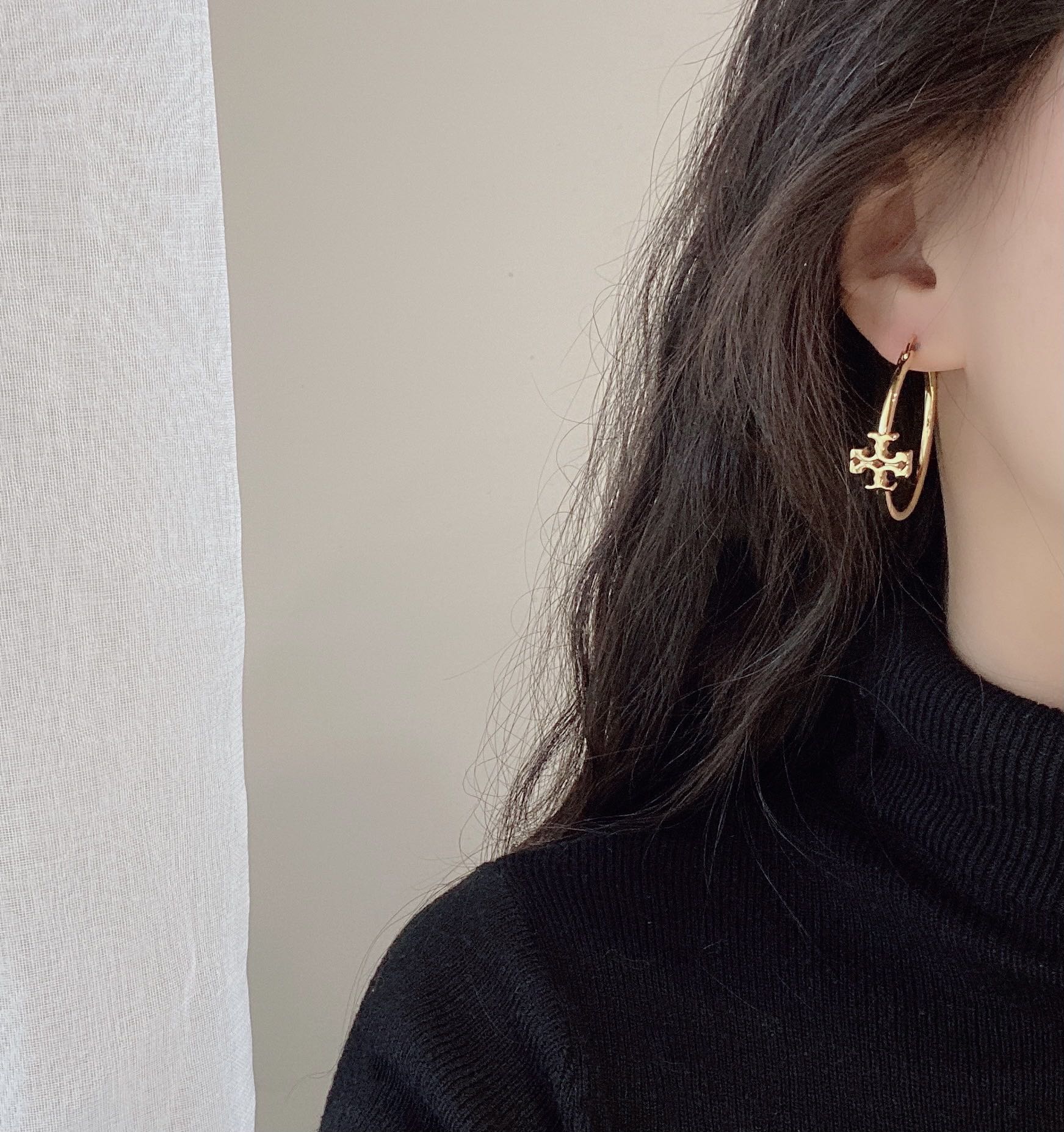 A889 Tory Burch hoop earrings