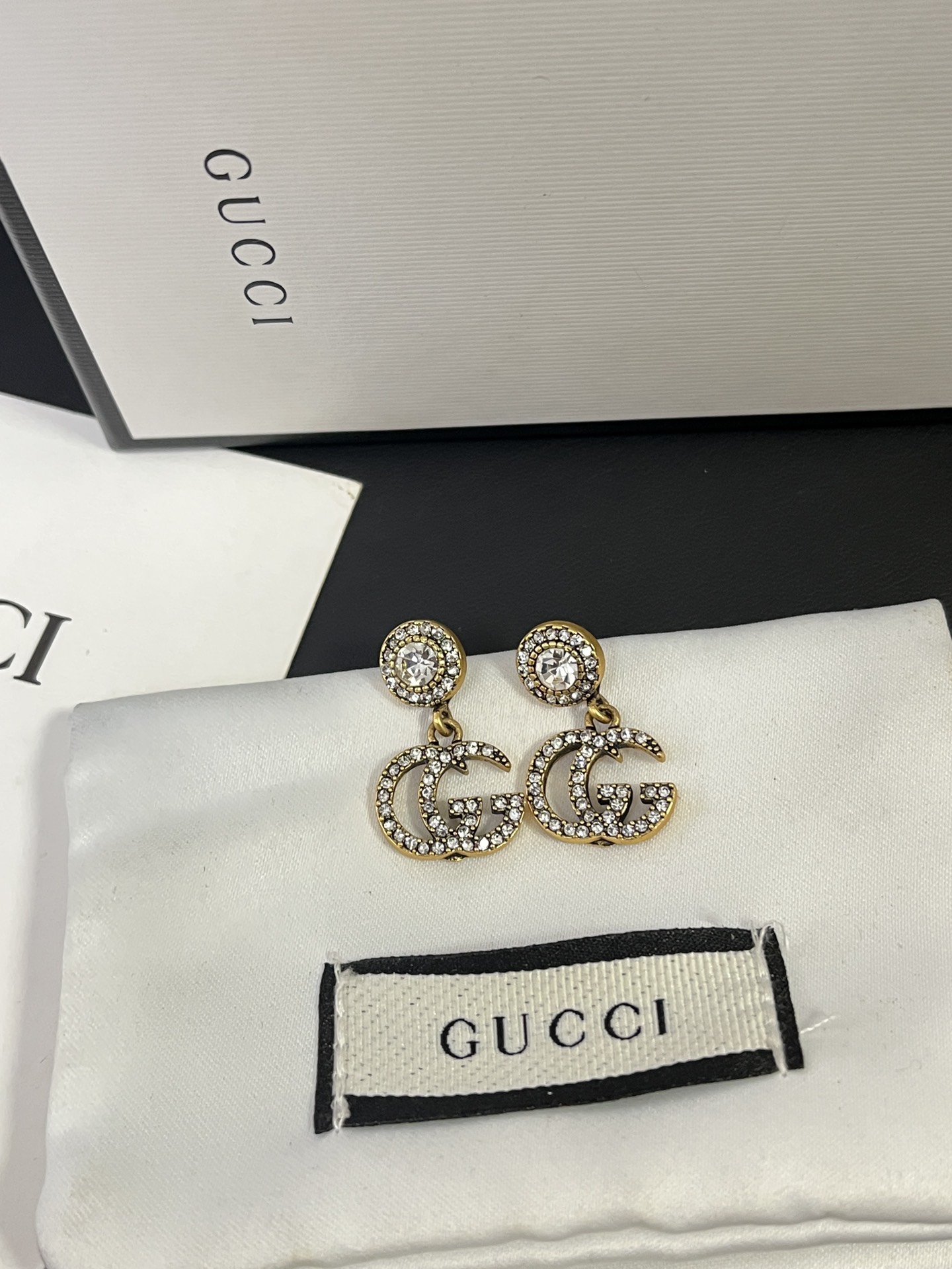 A946  Gucci earrings