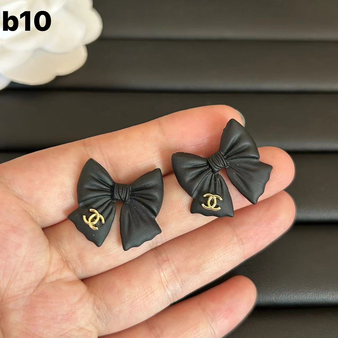 b10 Chanel black bow earrings