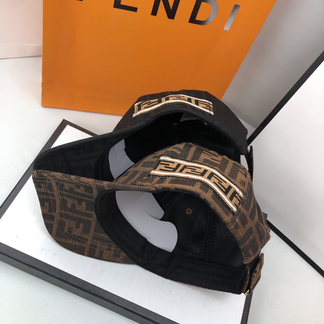 Fendi cap 112761