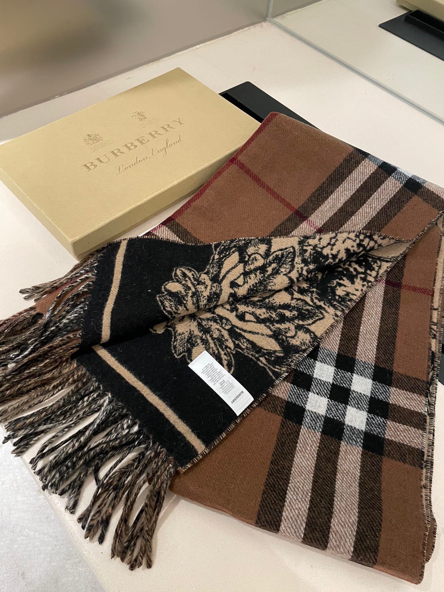 Burberry cashmere Scarf 112750