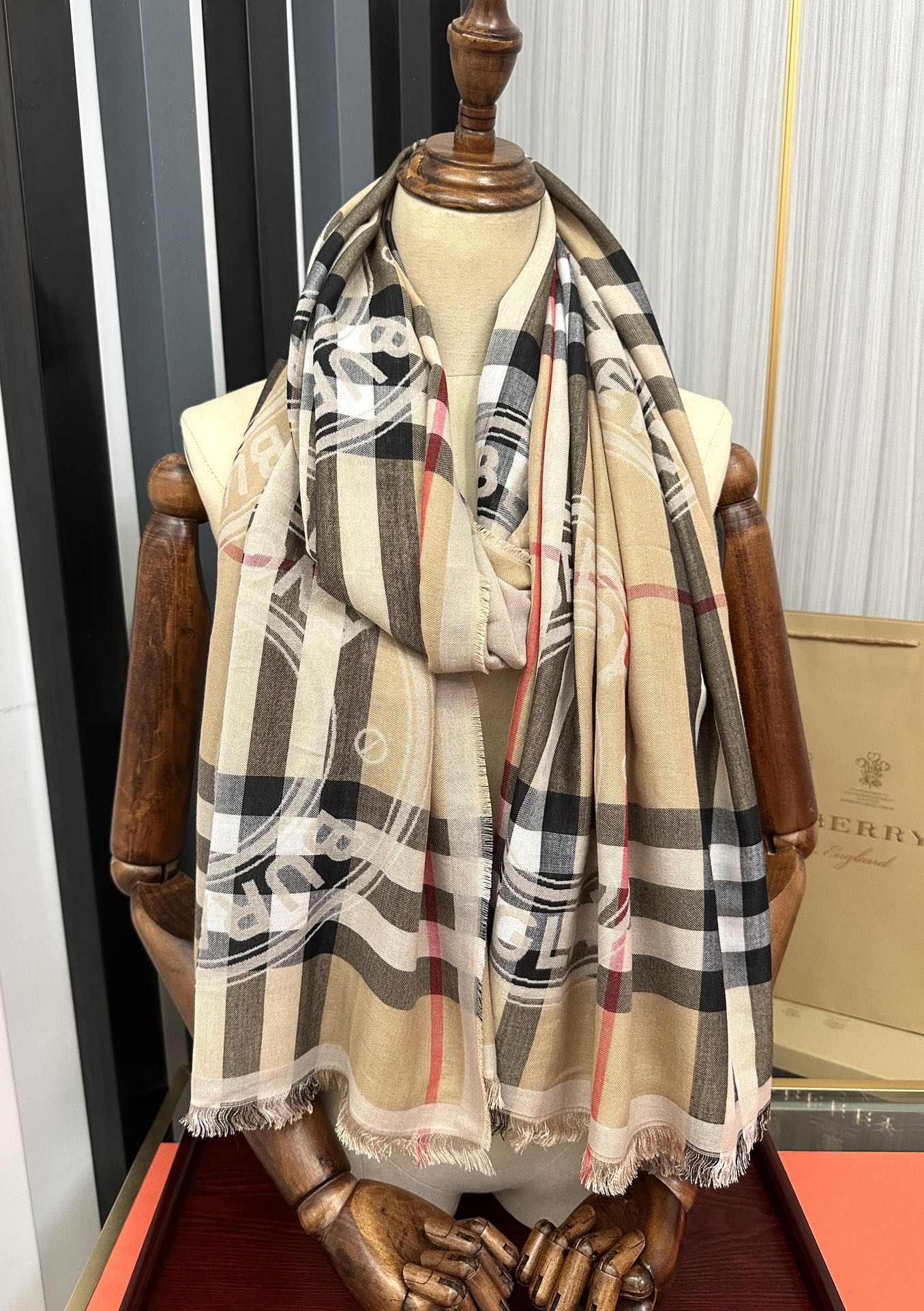 Burberry cashmere Scarf 112749