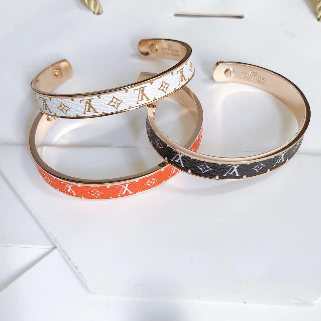 LV bracelet 112810