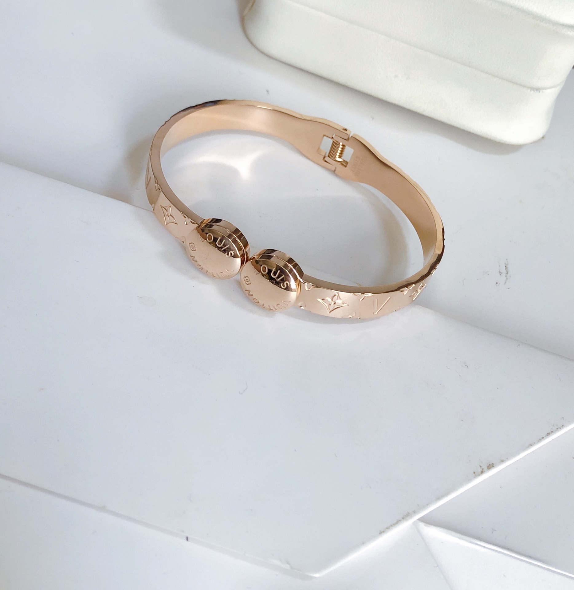 LV bracelet 112808