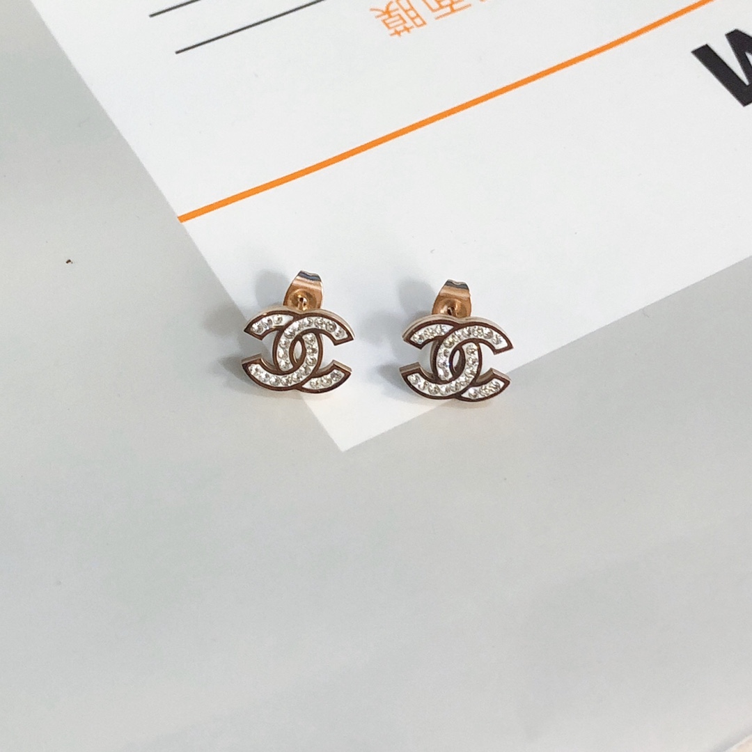 Chanel earrings 112817