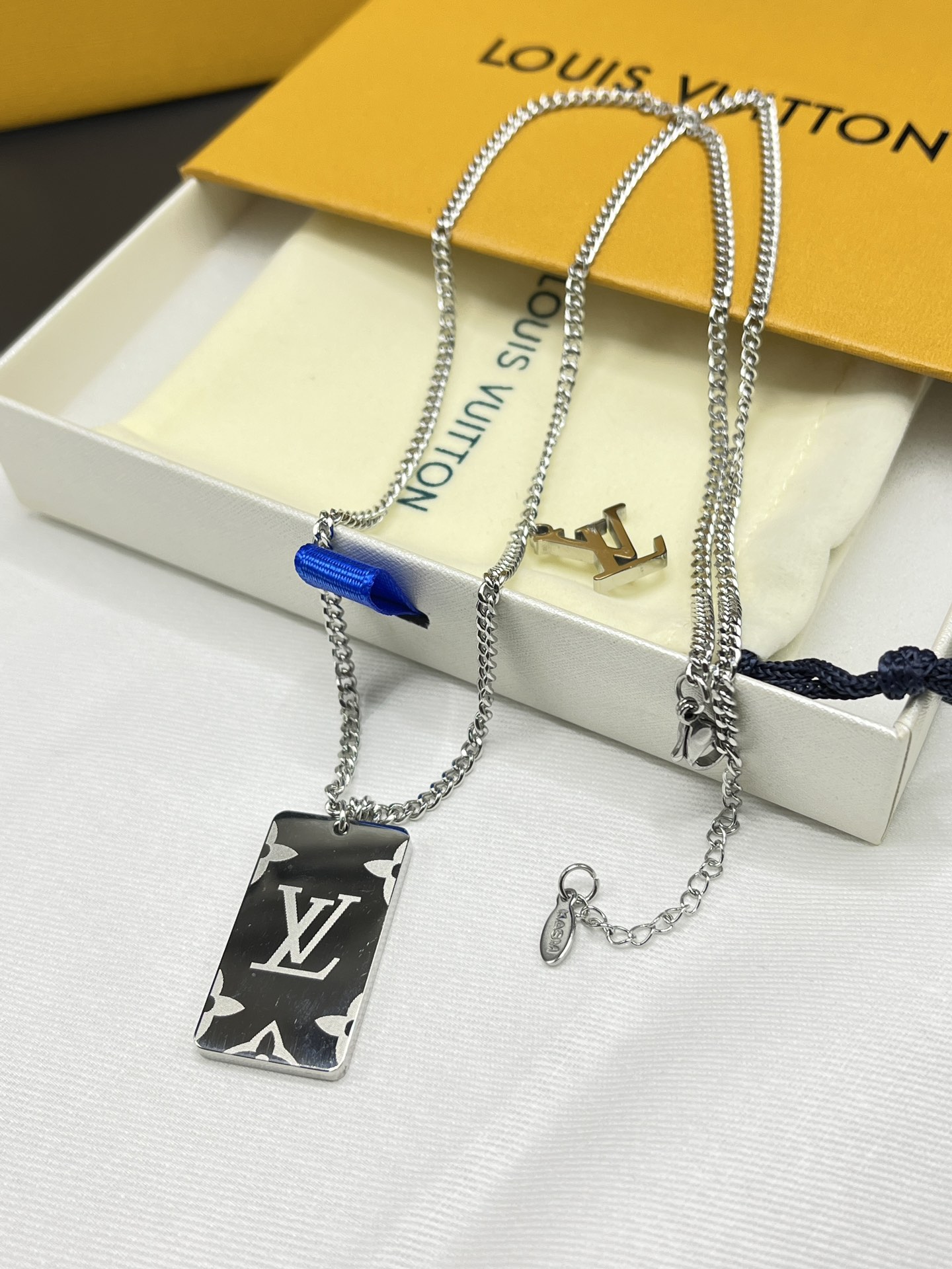 X558 LV Louis vuitton necklace