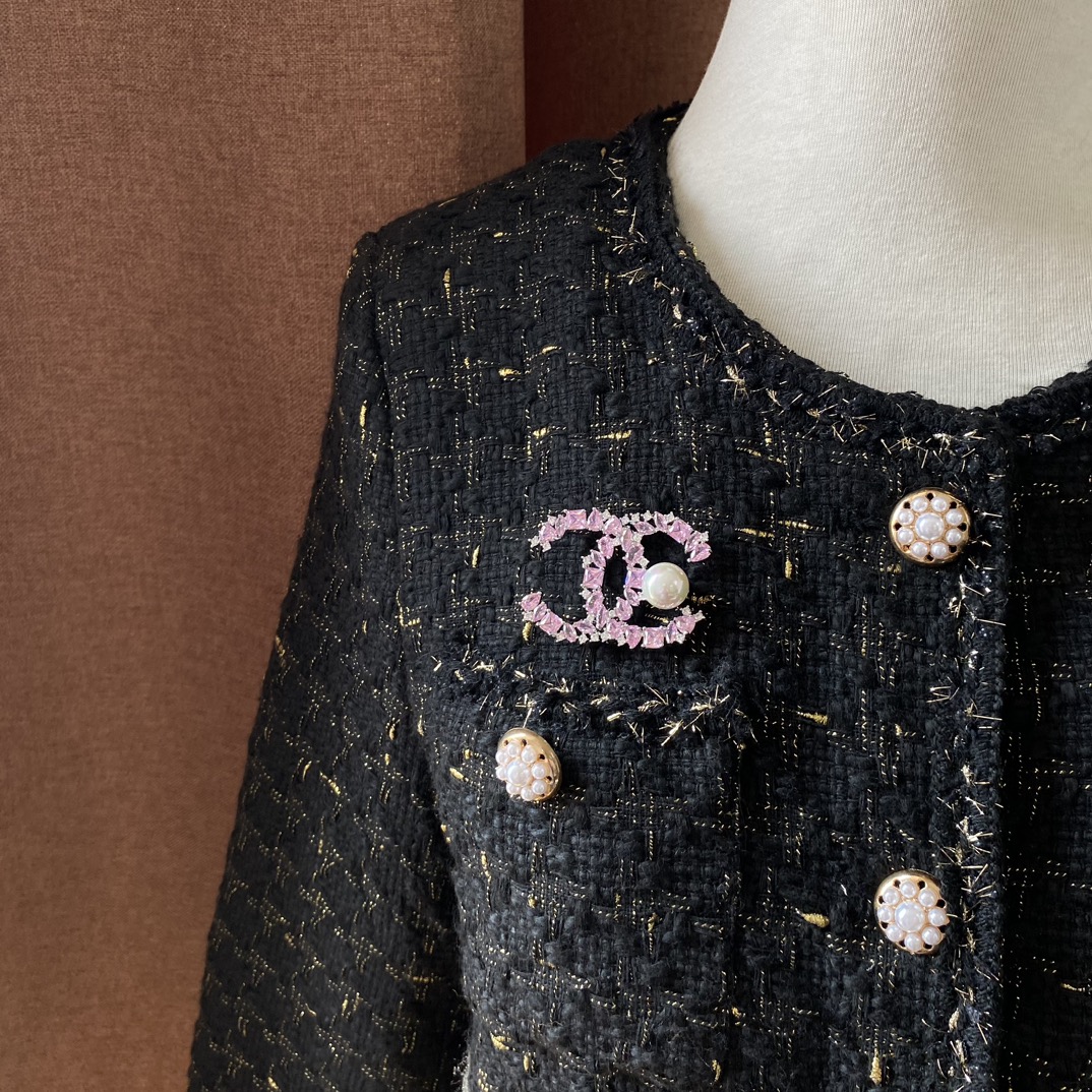 D029 Chanel brooch