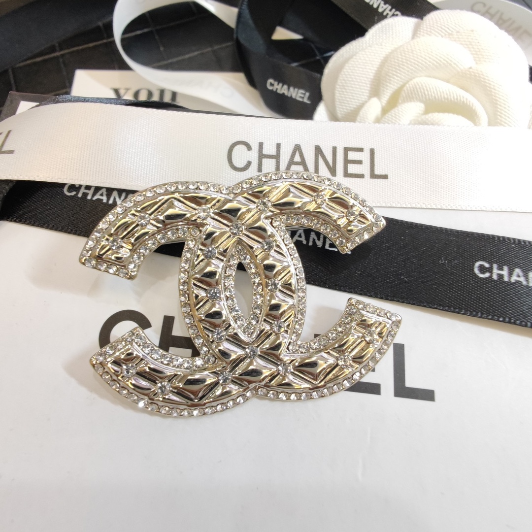 C150  Chanel brooch