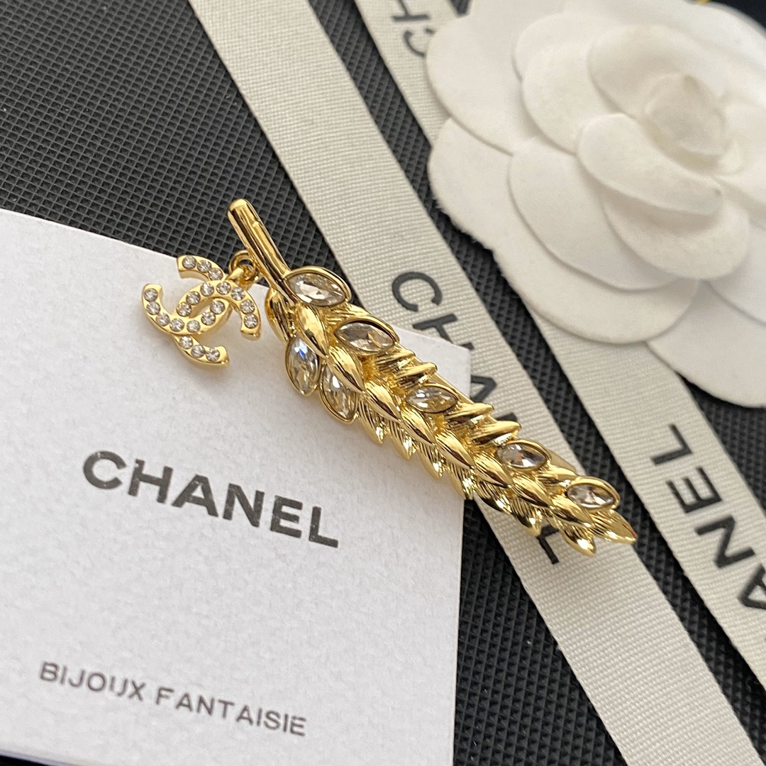 C150  Chanel brooch