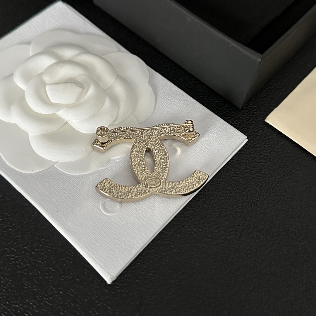C363 Chanel brooch