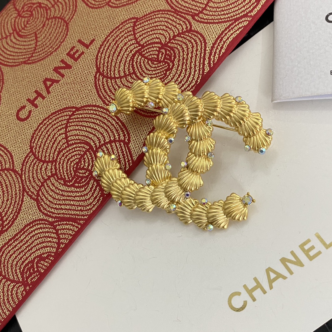 C352 Chanel brooch