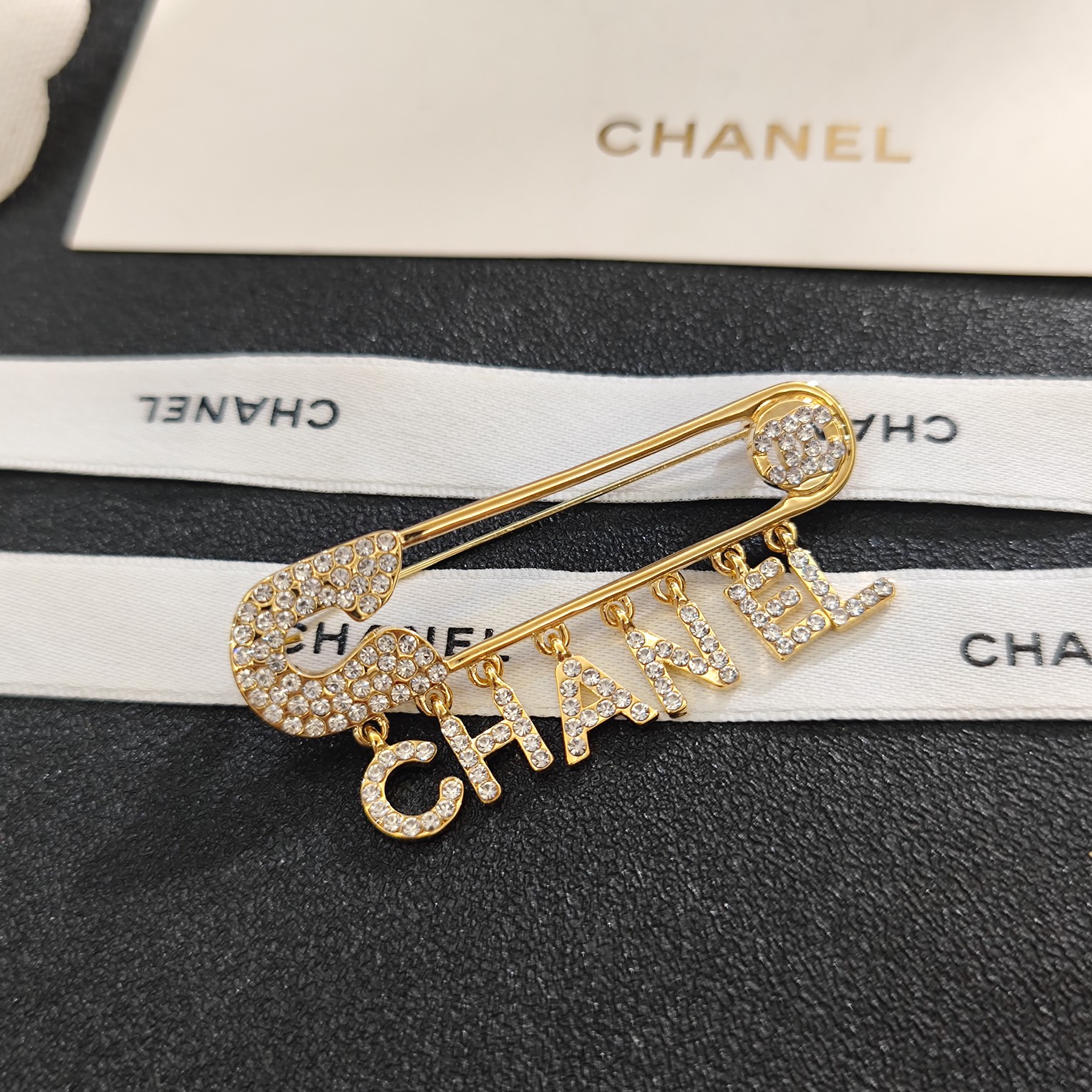 C353 Chanel brooch