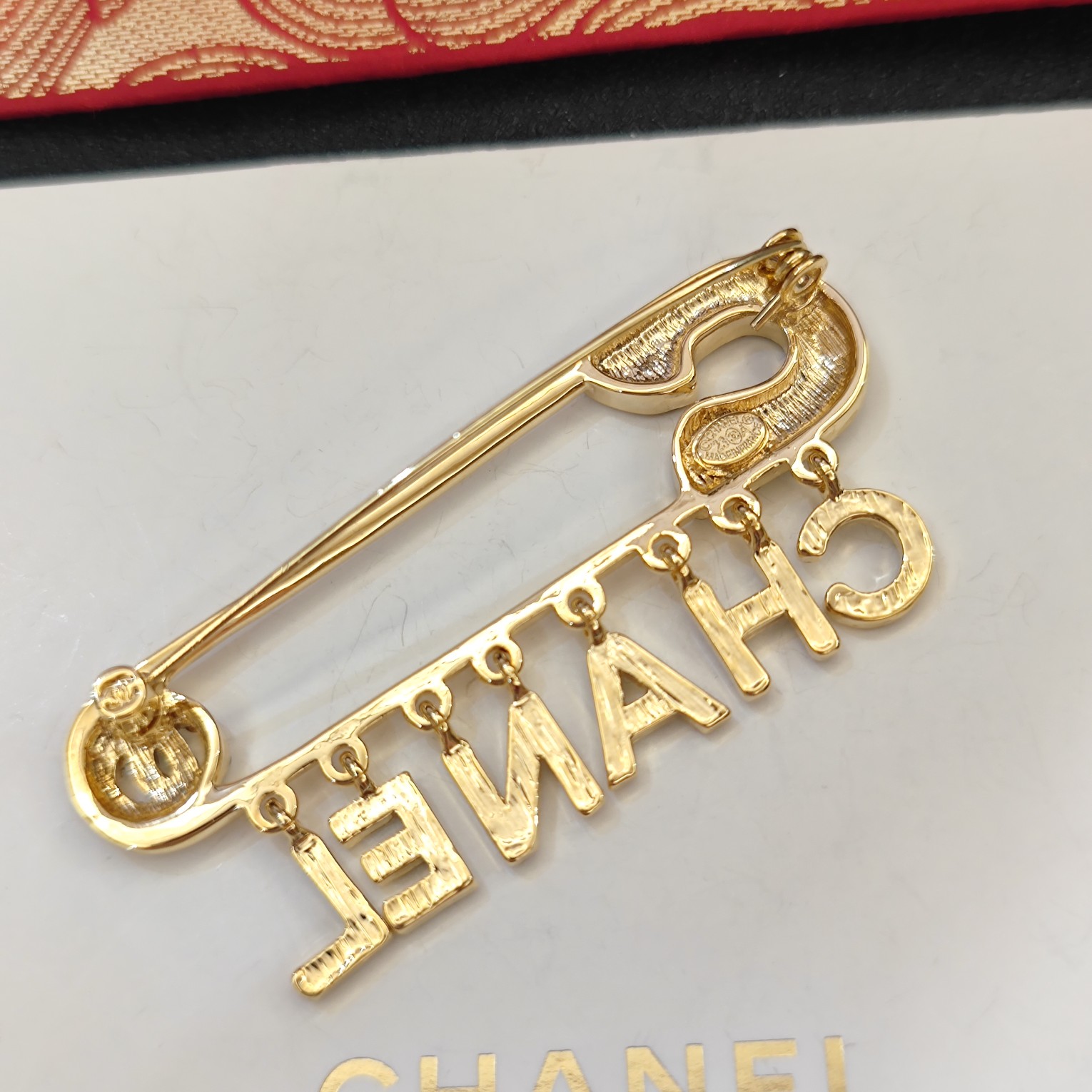 C353 Chanel brooch