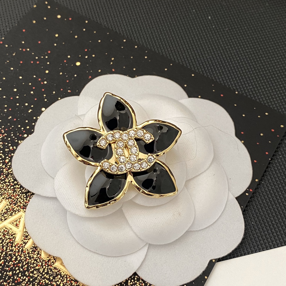 C217  Chanel brooch