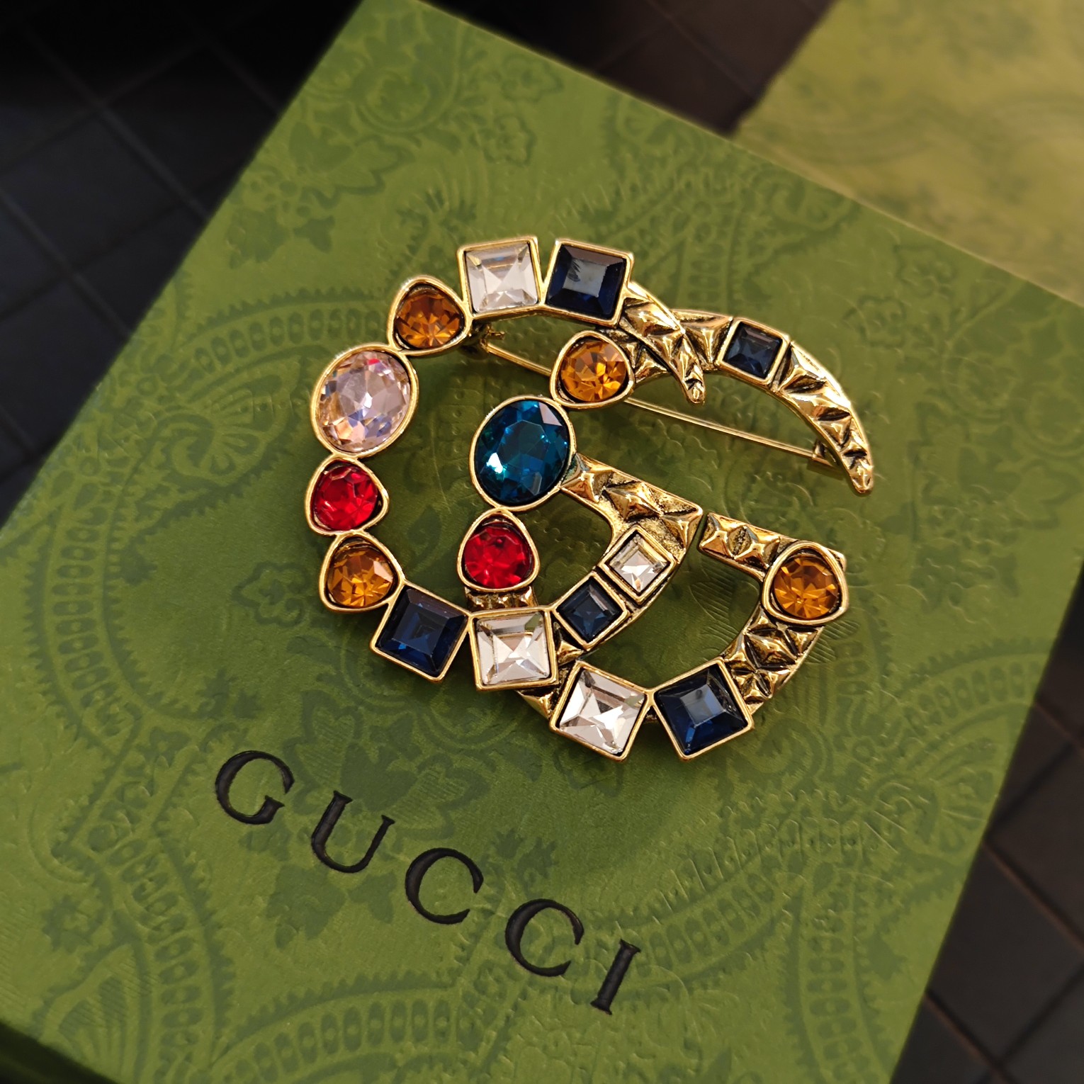00404 Gucci brooch