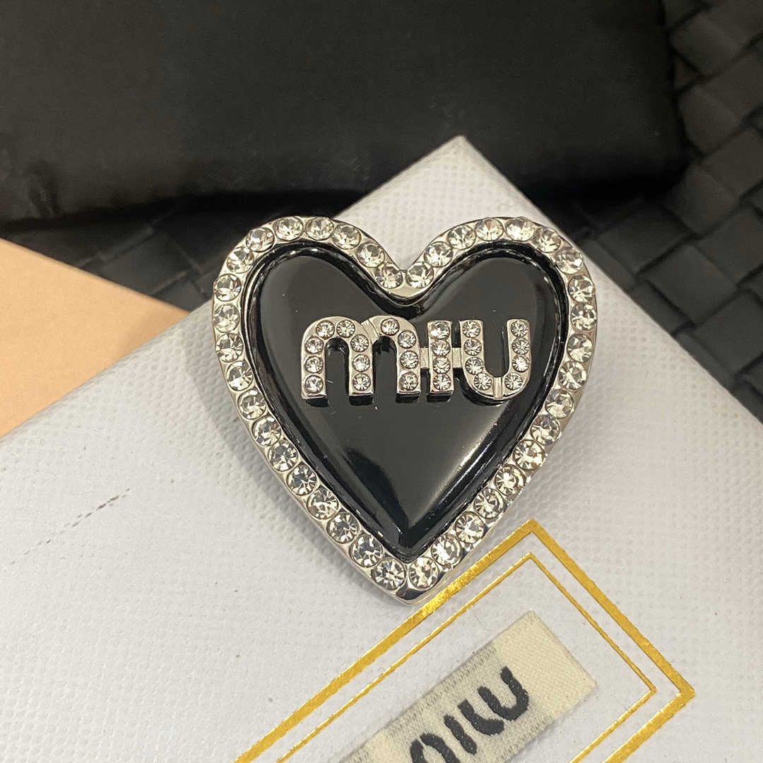 C231  MIUMIU Brooch